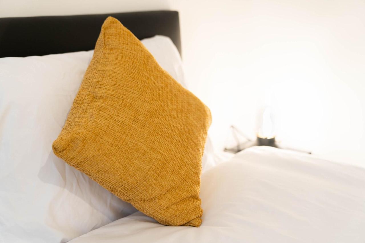 Two Bedroom Apartment-One Choice Stays- Jewellery Quarter Бирмингем Экстерьер фото